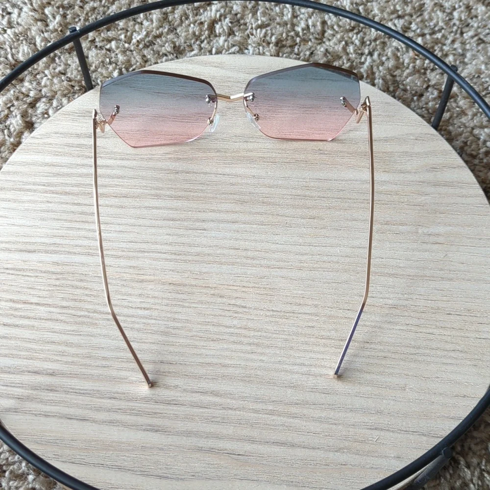 Festival sunglasses - Picture 3 of 3